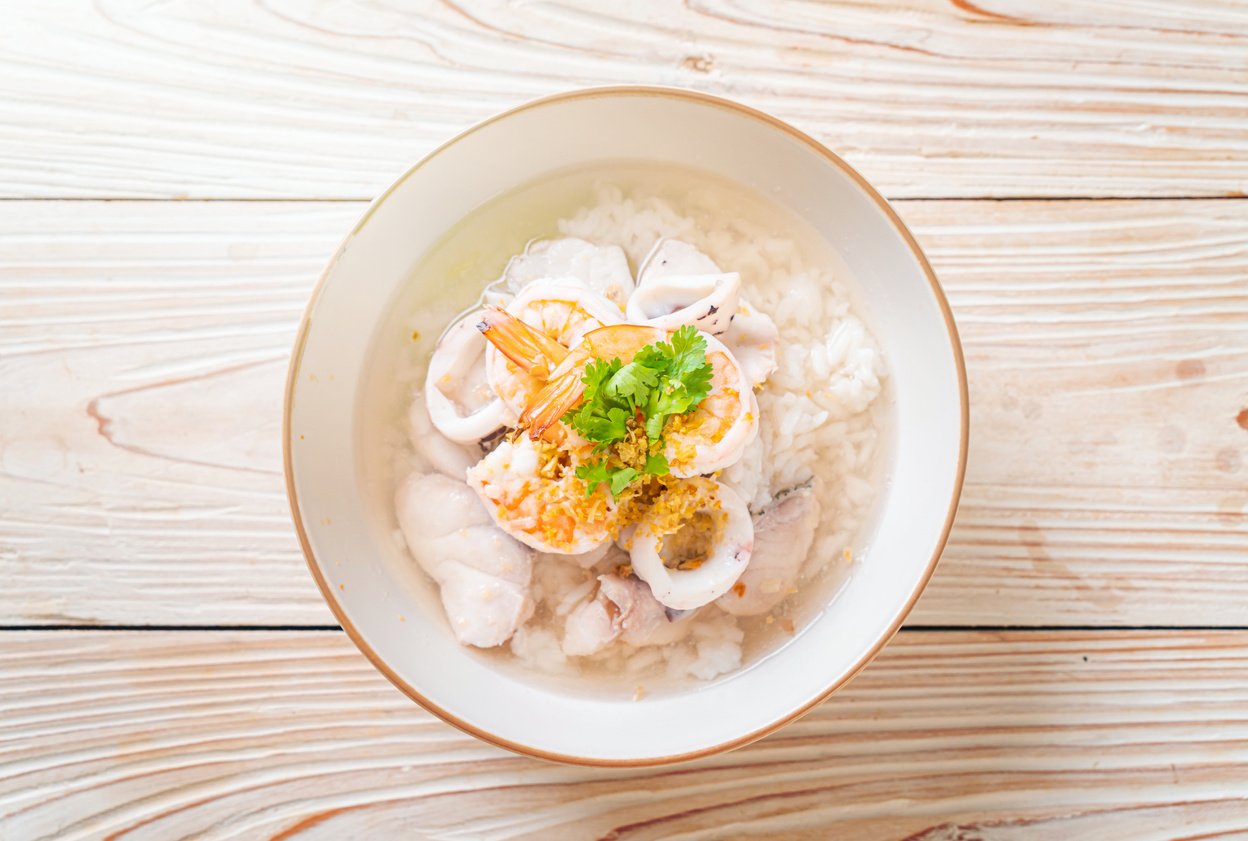 Boiled Rice Soup with Seafood